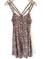 Lade das Bild in den Galerie-Viewer, Minikleid 80s Streublümchen Print Boho (L-XL)

