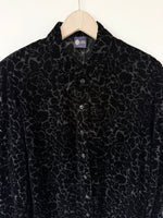 Lade das Bild in den Galerie-Viewer, *Samt &amp; Seide* Bluse Rosen Stickerei (L-XL)
