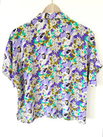 Lade das Bild in den Galerie-Viewer, *Seide* Handmade Bluse Blumen Flieder (XL-XXL)
