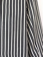 Lade das Bild in den Galerie-Viewer, *Seide* Blazer Nadelstreifen Schwarz Weiß (S-M)
