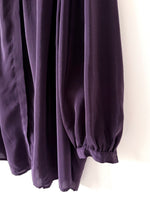 Lade das Bild in den Galerie-Viewer, *Seide* Bluse Premium Basic Aubergine Ballonärmel (L)
