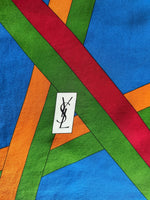 Lade das Bild in den Galerie-Viewer, *Yves Saint Laurent* Tuch Seide 80s Grafic
