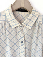 Lade das Bild in den Galerie-Viewer, *Louis Féraud* RARE 80s Bluse Seide Karo Hellblau (L)
