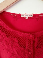 Lade das Bild in den Galerie-Viewer, *Seide* Bluse Loch Stickerei Rot (M-L)
