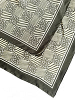 Lade das Bild in den Galerie-Viewer, *Seide* Tuch 80s Leo Animal Print Khaki
