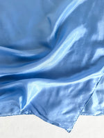 Lade das Bild in den Galerie-Viewer, *Seide* Tuch 80s Premium Basic Hellblau
