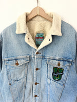 Lade das Bild in den Galerie-Viewer, Sherpa Jeansjacke 80s Patch Teddy (M-L)
