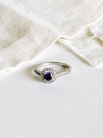 Lade das Bild in den Galerie-Viewer, *925 Sterling Silber* Vintage Ring Kristall Lila (50/10)
