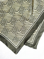 Lade das Bild in den Galerie-Viewer, *Seide* Tuch 80s Leo Animal Print Khaki
