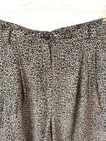 Lade das Bild in den Galerie-Viewer, Bermuda Shorts 80s Leo Print (L-XL)
