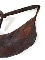Lade das Bild in den Galerie-Viewer, Ledertasche 80s Halbmond Braun XL
