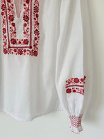 Lade das Bild in den Galerie-Viewer, RARE 70s Bluse Handmade Ungarische Stickerei Rot (L)
