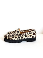 Lade das Bild in den Galerie-Viewer, RARE Loafer Leder Leo Fell Plateau (39)
