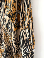 Lade das Bild in den Galerie-Viewer, Latzhose Animal 80s Tiger Print (M-L)
