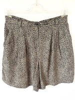 Lade das Bild in den Galerie-Viewer, Bermuda Shorts 80s Leo Print (L-XL)
