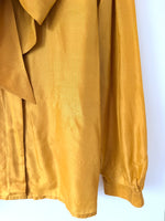 Lade das Bild in den Galerie-Viewer, *Seide* Bluse 80s Schleife Senfgelb (L)
