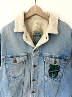 Lade das Bild in den Galerie-Viewer, Sherpa Jeansjacke 80s Patch Teddy (M-L)
