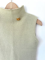 Lade das Bild in den Galerie-Viewer, *Alpaka Wolle* Pullunder Mint Blumen Brosche (M)
