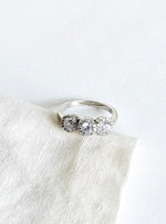 Lade das Bild in den Galerie-Viewer, *925 Sterling Silber* Vintage Ring Kristall Trio (53/13)

