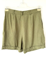Lade das Bild in den Galerie-Viewer, *Leinen* Bermuda Shorts Basic Lindgrün (L-XL)
