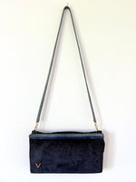 Lade das Bild in den Galerie-Viewer, Wildleder Tasche 70s Blau Clutch
