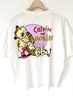 Lade das Bild in den Galerie-Viewer, *Calvin &amp; Hobbes* RARE Shirt Backprint Canada (XL)
