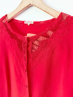 Lade das Bild in den Galerie-Viewer, *Seide* Bluse Loch Stickerei Rot (M-L)
