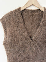 Lade das Bild in den Galerie-Viewer, *Mohair Wolle* Pullunder Handmade Braun (L-XL)
