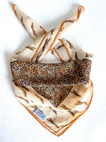 Lade das Bild in den Galerie-Viewer, *Seide* Tuch 80s Leo Animal Print

