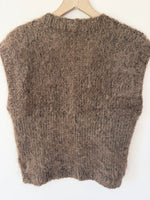 Lade das Bild in den Galerie-Viewer, *Mohair Wolle* Pullunder Handmade Braun (L-XL)
