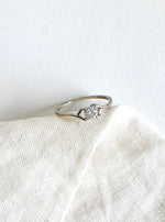 Lade das Bild in den Galerie-Viewer, *925 Sterling Silber* Vintage Ring Kristall Fineline (56/16)
