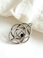 Lade das Bild in den Galerie-Viewer, *925 Sterling Silber* Vintage Brosche Onyx
