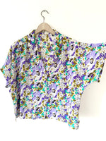 Lade das Bild in den Galerie-Viewer, *Seide* Handmade Bluse Blumen Flieder (XL-XXL)
