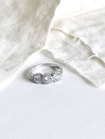 Lade das Bild in den Galerie-Viewer, *925 Sterling Silber* Vintage Ring Kristall Trio (53/13)
