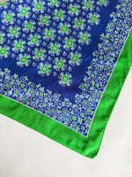 Lade das Bild in den Galerie-Viewer, Tuch 70s Bandana Blumen Blau Grün
