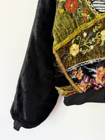 Lade das Bild in den Galerie-Viewer, Samt Bomberjacke Bohemian Stick (M-L)
