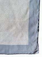 Lade das Bild in den Galerie-Viewer, *Seide* Tuch 80s Streifen Dots Rauchblau
