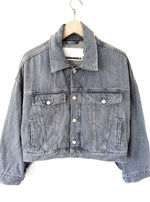 Lade das Bild in den Galerie-Viewer, *Armedangels* Jeansjacke Cropped Grau Denim (S-L)

