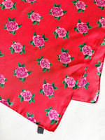 Lade das Bild in den Galerie-Viewer, *Seide* Tuch 80s Rosen Print Rot
