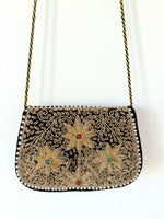 Lade das Bild in den Galerie-Viewer, Samttasche 70s Bohemian Stick Perlen
