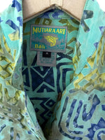 Lade das Bild in den Galerie-Viewer, Bluse Bali Batik Print 90s Mint (M-L)
