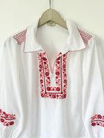 Lade das Bild in den Galerie-Viewer, RARE 70s Bluse Handmade Ungarische Stickerei Rot (L)
