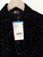 Lade das Bild in den Galerie-Viewer, *Samt &amp; Seide* Bluse Rosen Stickerei (L-XL)
