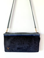Lade das Bild in den Galerie-Viewer, Wildleder Tasche 70s Blau Clutch
