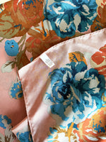 Lade das Bild in den Galerie-Viewer, *Seide* Tuch 80s Altrosa Rosen Print
