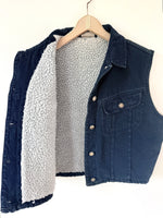 Lade das Bild in den Galerie-Viewer, *Globetrotter* Sherpa Jeansweste Denim Teddy (M)
