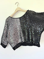 Lade das Bild in den Galerie-Viewer, Cropped Pullover 80s Pailletten Silber (L)
