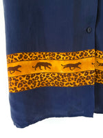 Lade das Bild in den Galerie-Viewer, *Kupferseide* Bluse Leo Print Marineblau Blockstreifen (L)

