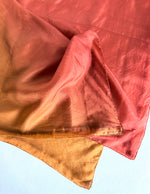 Lade das Bild in den Galerie-Viewer, *Seide* Tuch 80s Handpainted Rost Orange
