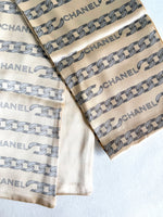 Lade das Bild in den Galerie-Viewer, *Chanel* Tuch Schal Seide Champagner
